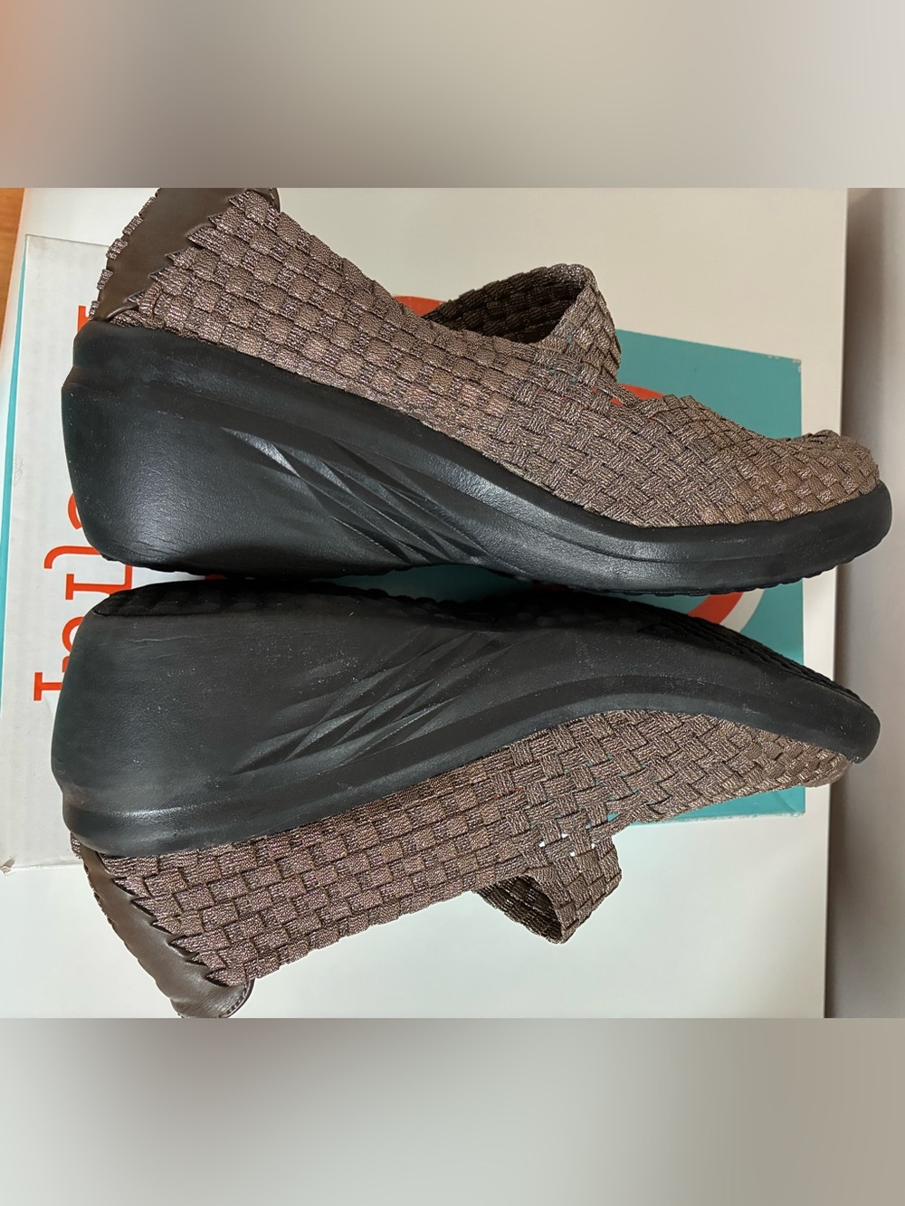 BareTraps Kassie Bronze Woven Mary Jane Style Slip-Ons - Size 9 - Excellent - Picture 3 of 6